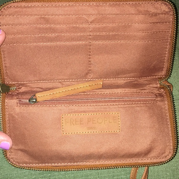 Free People Tan Leather Wallet, New with tags! - Picture 3 of 4